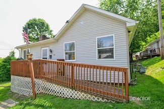 22 Fairlawn Ave, Glouster, OH 45732