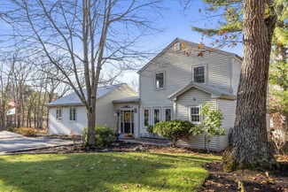 32 Main St, Kingston, NH 03848