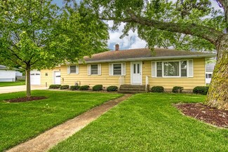 318 11th St SW, Demotte, IN 46310