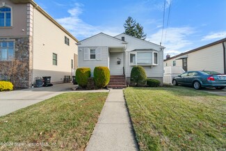 453 Willowbrook Rd, Staten Island, NY 10314
