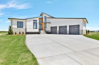 206 S Wellcrest Ct, Goddard, KS 67052