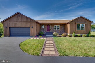 38 Dons Ln, Berkeley Springs, WV 25411