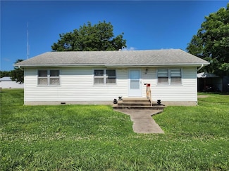 111 N Cherokee St, Girard, KS 66743
