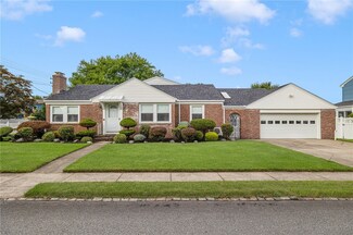 110 Elsie St, Cranston, RI 02910