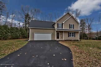 4 Walden Dr, Mountain Top, PA 18707