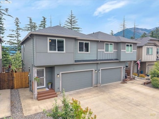 1248 Windsong Dr, Cascade Locks, OR 97014