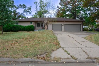 303 College St, Halstead, KS 67056
