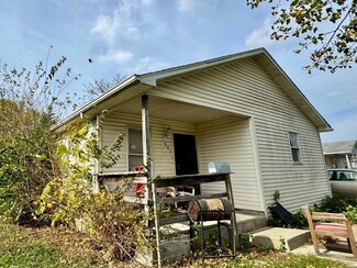 221 Sadie St, South Bend, IN 46628