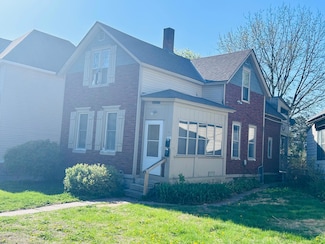 852 4th St E, Saint Paul, MN 55106