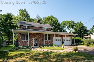 220 E 3rd St, Perry, MI 48872