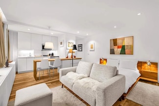 321 E 54th St Unit 8G, New York, NY 10022