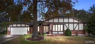 1942 Pine Run Dr, Chesterfield, MO 63017