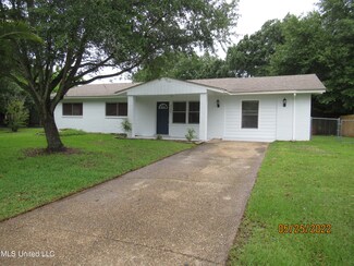 3106 Whitmore St, Pascagoula, MS 39567