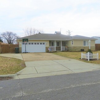 906 Miriam Dr E, Columbus, OH 43204