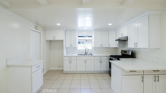 2910 W Cubbon St, Santa Ana, CA 92704