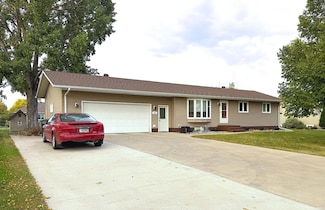 704 3rd Ave NE, Hillsboro, ND 58045