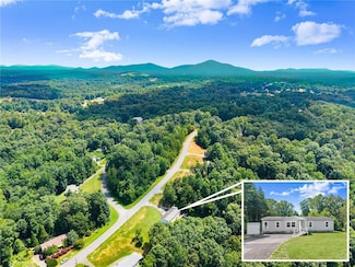 266 Robin Hood Dr, Murrayville, GA 30564