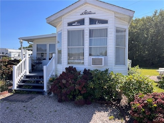 118 Dunns Corner Rd, Westerly, RI 02891