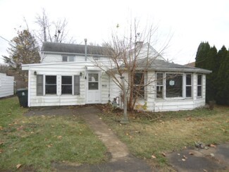 214 E 3rd St, Aroma Park, IL 60910