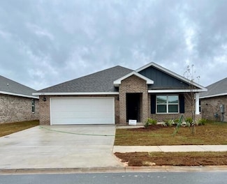 4733 Airmen Dr, Crestview, FL 32539