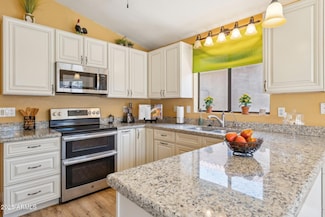 4420 E Amberwood Dr, Phoenix, AZ 85048