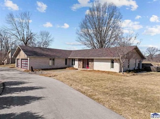 14 E Fairway Dr, Terre Haute, IN 47802