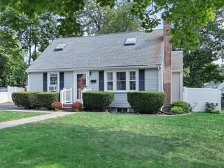 25 Chase Rd, Waltham, MA 02452