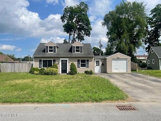 1037 Roberta Rd, Schenectady, NY 12303