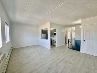 33-27 13th St Unit 2, Queens, NY 11106