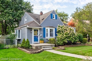 907 Orchard Grove Dr, Royal Oak, MI 48067