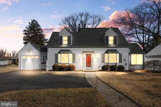 64 E Delaware Ave, Florence, NJ 08518
