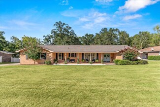 2114 Stonebridge Rd, Dothan, AL 36301