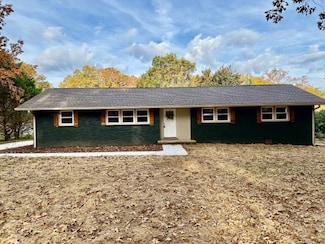 402 Edgewood Dr, Tullahoma, TN 37388