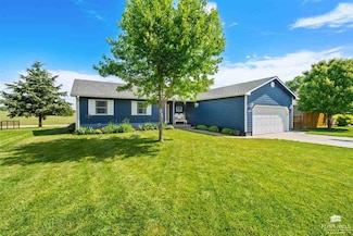 1304 18th St, Wamego, KS 66547