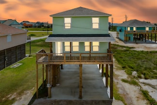 4726 Palm St, Freeport, TX 77541