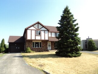 6668/6670 Fairway Cir, Windsor, WI 53598