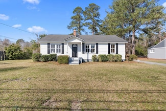 65 E Calhoun St, Wadley, GA 30477