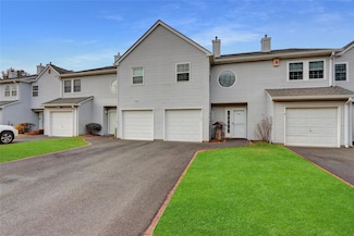 906 Sara Cir, Port Jefferson Station, NY 11776