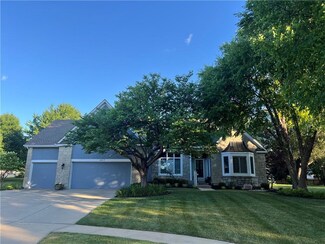 10717 Horton St, Leawood, KS 66211