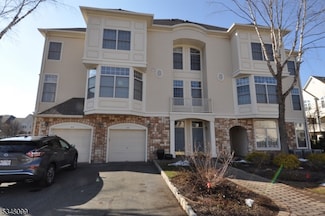 216 Turlington Ct, Livingston, NJ 07039