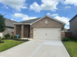 907 Whispering Winds Dr, Beasley, TX 77417