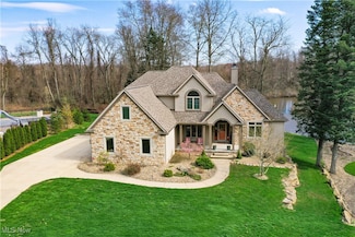 2051 E Swan Lake Cir, Kent, OH 44240
