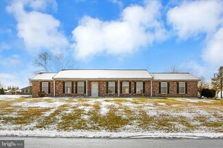8017 Yellowstone Dr, Harrisburg, PA 17112