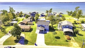 400 Shorthorn Dr, Onalaska, TX 77360