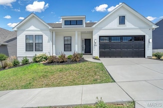 845 Kingston Hills Ct, Fenton, MO 63026