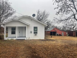 200 Sealy St, Santa Anna, TX 76878