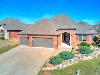 402 Cog Hill Ct, Claremore, OK 74019