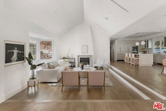 4405 Estrondo Dr, Encino, CA 91436