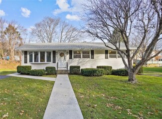 15 Spruce St, Manville, RI 02838