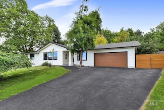 713 E Harcourt Rd, Boise, ID 83702